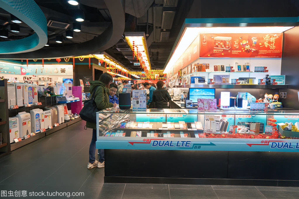 科技生活觸手可及 探秘購(gòu)物中心電子商店的通訊設(shè)備銷售熱潮