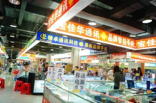 繁華褪去？實(shí)拍深圳賽格寶安電子城室內(nèi)景觀，昔日熱鬧難覓